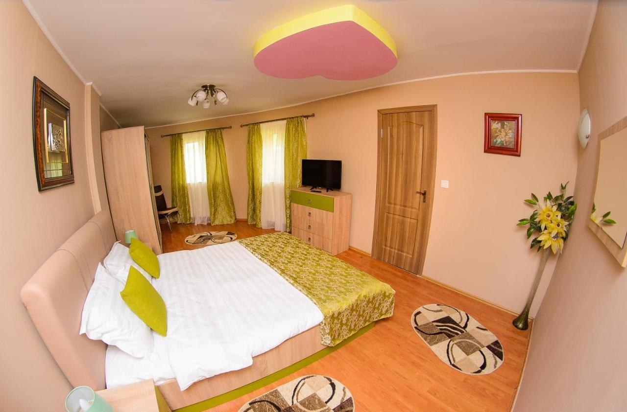 Casa Liana Hotel Oradea Bagian luar foto